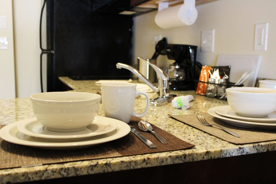 Suite, 1 Bedroom | In-room dining