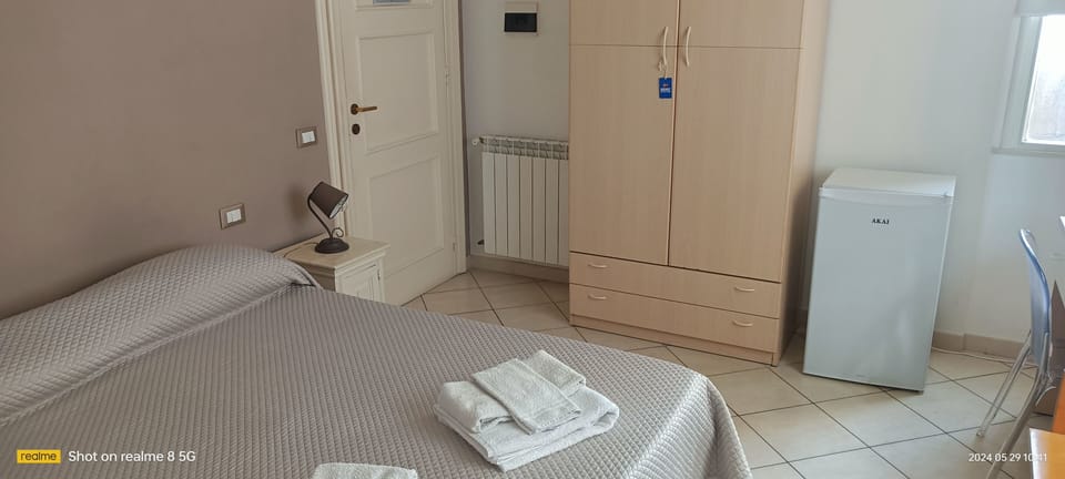 Deluxe Double Room, 1 Queen Bed, Non Smoking, Harbor View | Desk, free WiFi, bed sheets