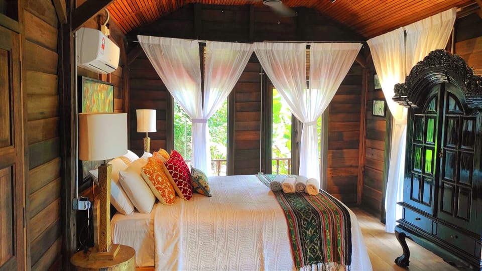 Classic House | In-room safe, soundproofing, iron/ironing board, free WiFi