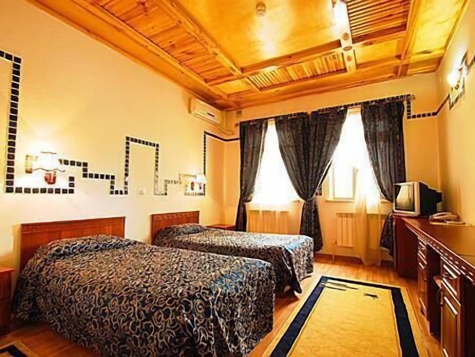 In-room safe, desk, soundproofing, rollaway beds (surcharge)