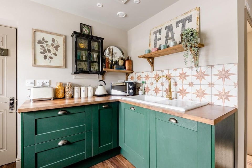 Apartment | Private kitchen | Fridge, microwave, oven, stovetop
