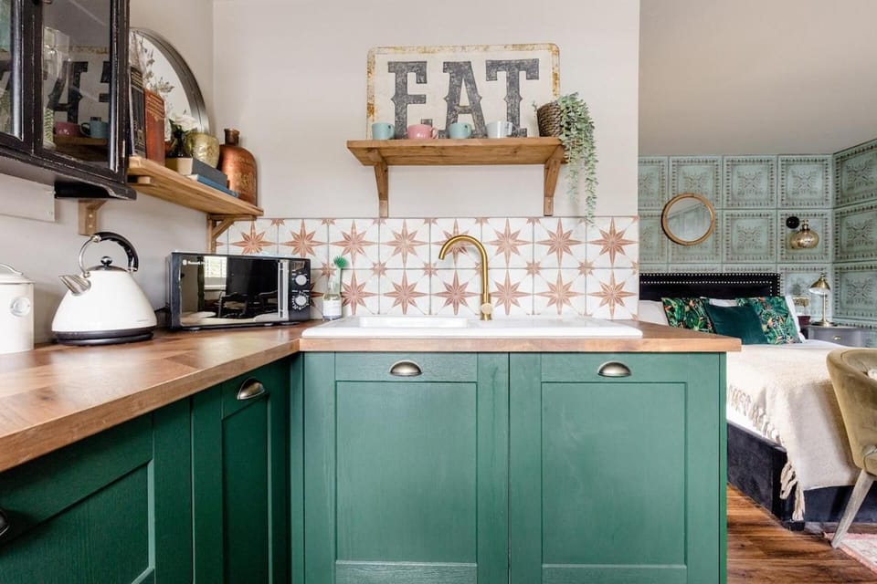 Apartment | Private kitchen | Fridge, microwave, oven, stovetop