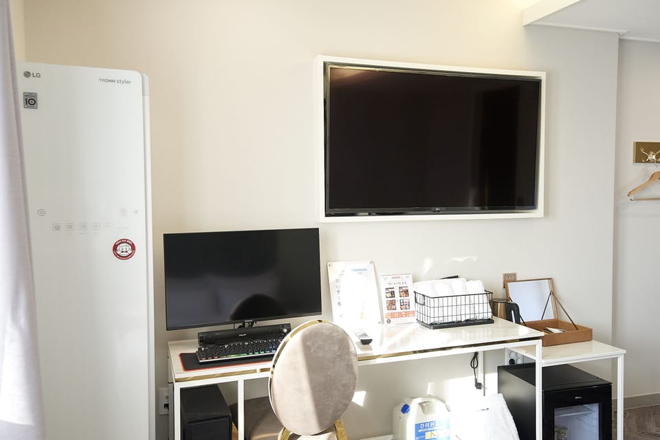 Deluxe Double Room | Premium bedding, individually decorated, individually furnished, desk