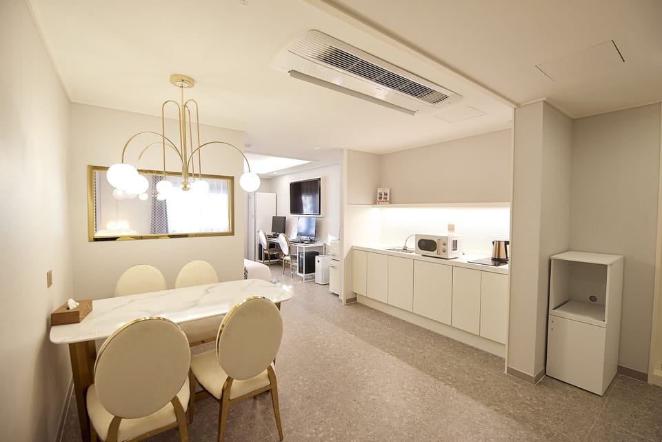 Family Room | Premium bedding, individually decorated, individually furnished, desk