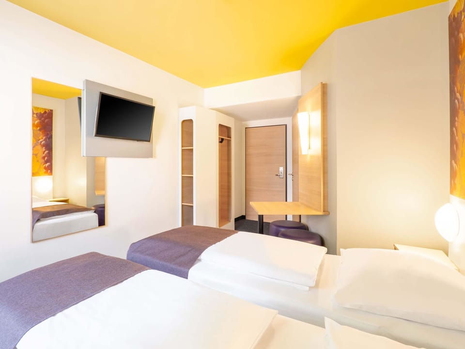 Twin Room | Desk, soundproofing, free WiFi, bed sheets