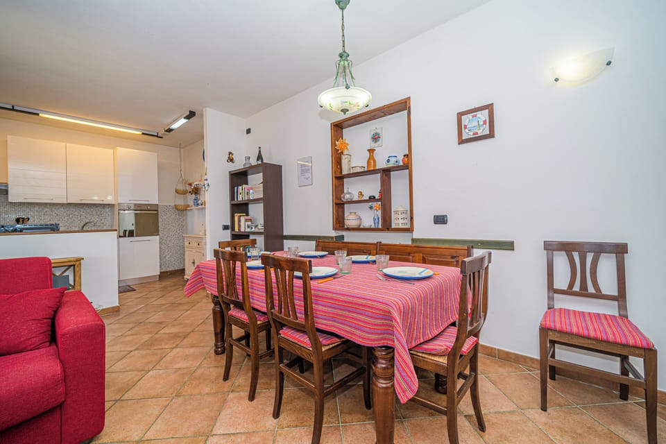 Apartment, 3 Bedrooms, Smoking, Balcony | Dining