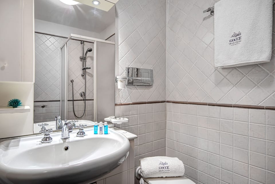 Apartment, 2 Bedrooms | Bathroom | Shower, rainfall showerhead, free toiletries, hair dryer