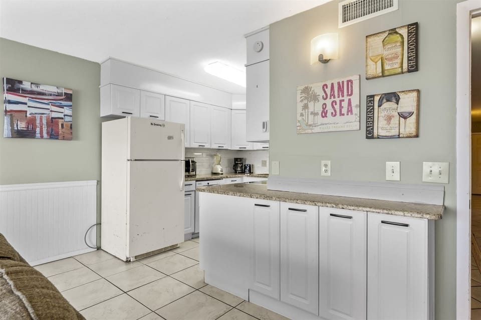 Condo, 1 King Bed with Sofa bed (The Summit 1222) | Private kitchen