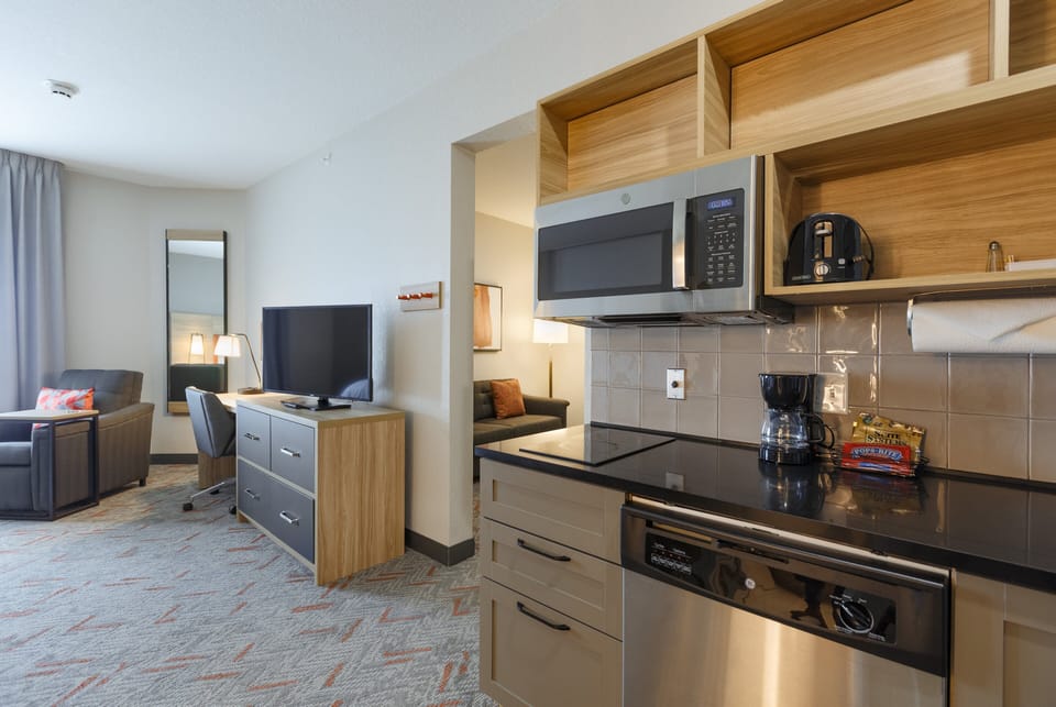 Studio Suite, 1 King Bed with Sofa bed | 1 bedroom, individually decorated, desk, laptop workspace