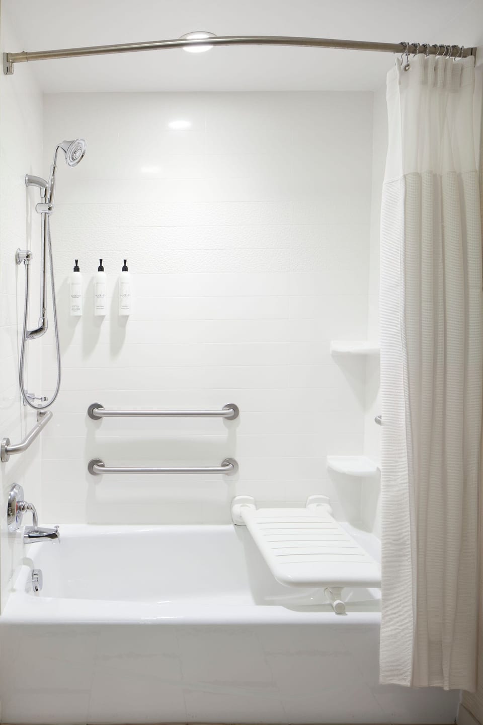 Executive Suite, 1 Bedroom (Mobility Accessible, Tub) | Bathroom | Free toiletries, hair dryer, towels, soap