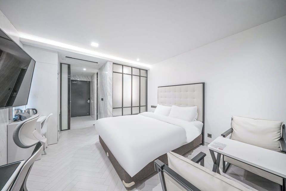 Deluxe Double Room (Breakfast for 2) | Blackout drapes, WiFi (free), individually decorated
