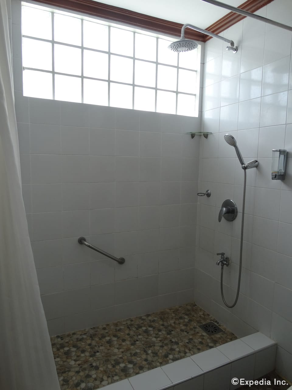 Ambassador Suite | Bathroom shower