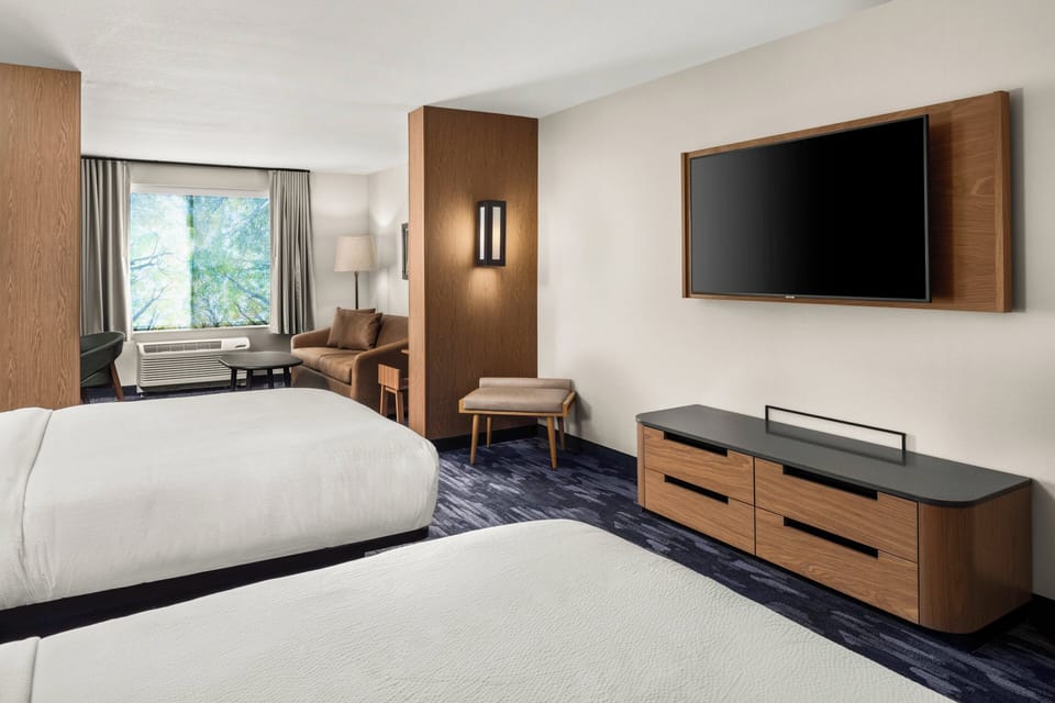 In-room safe, desk, laptop workspace, blackout drapes