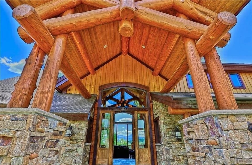 House, 5 Bedrooms | Exterior