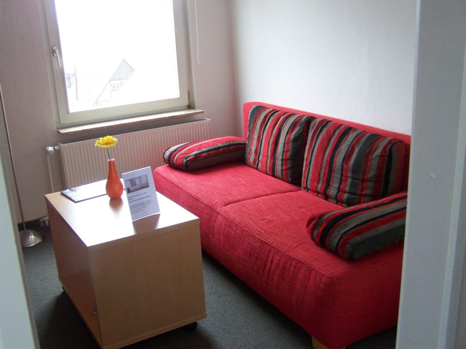 Hypo-allergenic bedding, rollaway beds, free WiFi, bed sheets