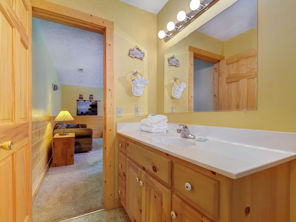 Trail's End by Jackson Mountain Rentals Cabin in Gatlinburg