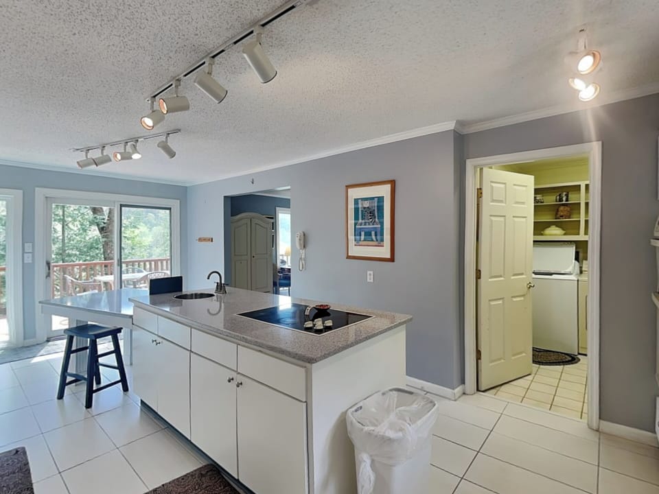 Studio (4 Bedrooms) | Property amenity