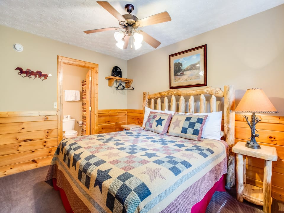 Saddle Ridge by Jackson Mountain Rentals Cabin in Gatlinburg