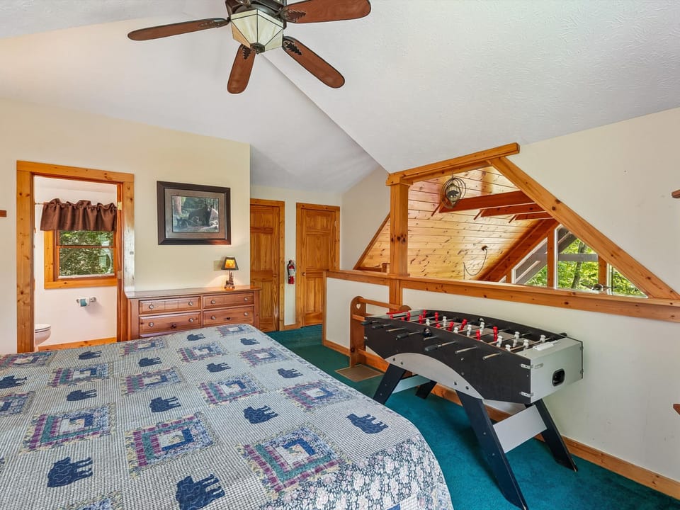 Komfy Kozy by Jackson Mountain Rentals Cabin in Gatlinburg