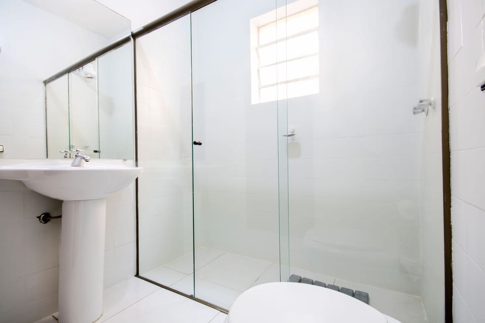 Shower, towels