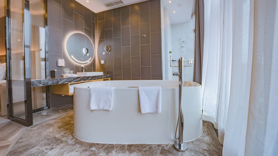 Premium Room, 1 King Bed | Bathroom | Free toiletries, slippers