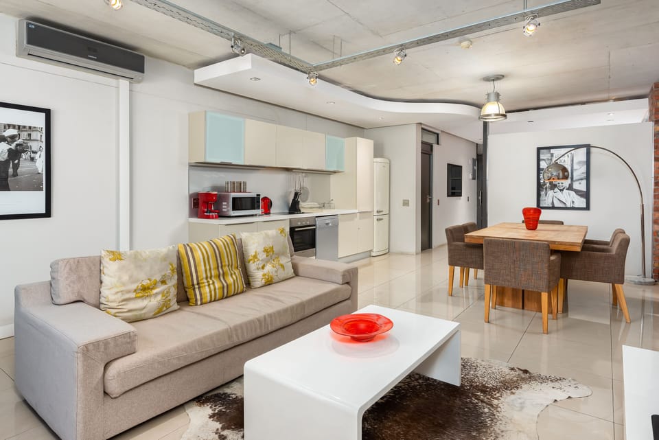 Grand Apartment | Living room | 50-inch flat-screen TV with cable channels, TV