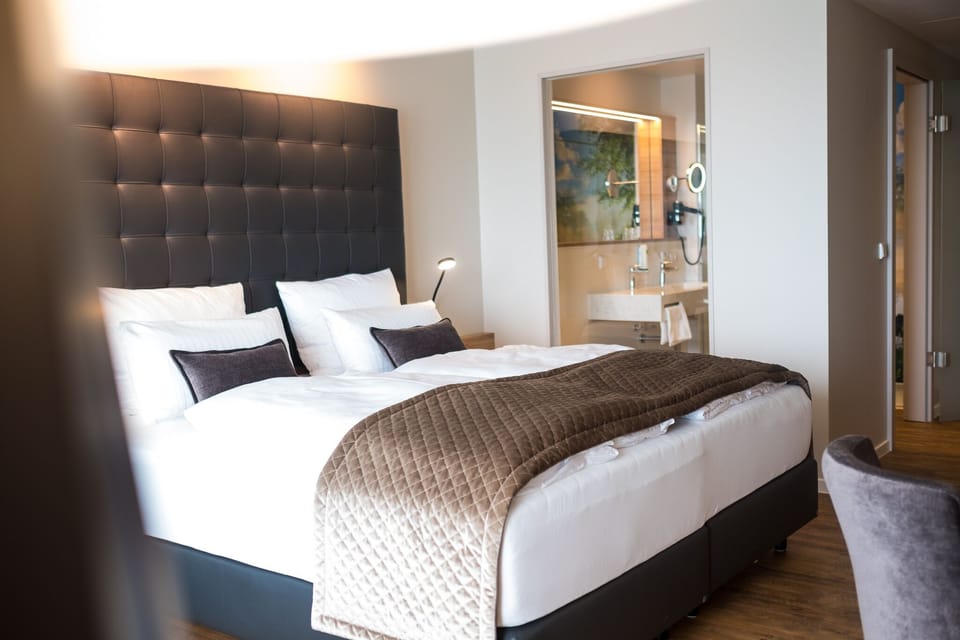 Junior Room (Main Building) | Living area | 49-inch flat-screen TV with satellite channels, TV, heated floors