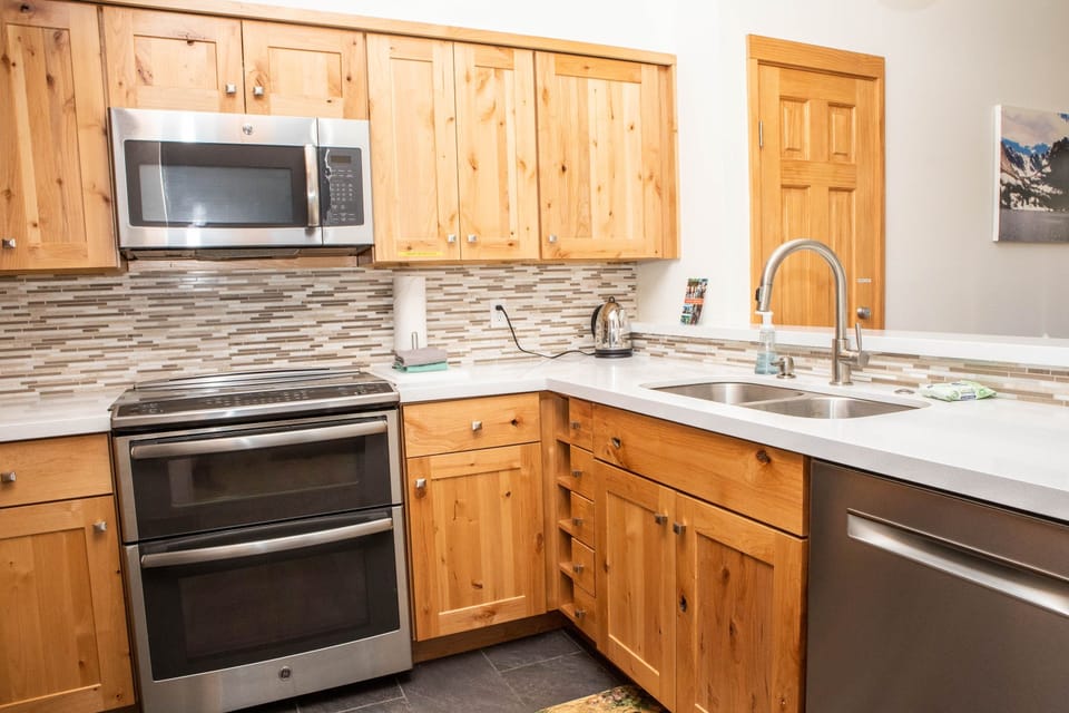 Condo, 2 Bedrooms | Private kitchen | Fridge, microwave, oven, coffee/tea maker