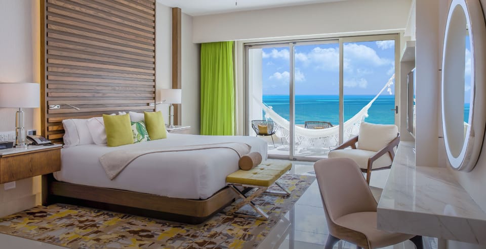 Junior Suite Ocean View 1 King Bed | Premium bedding, down comforters, in-room safe, desk