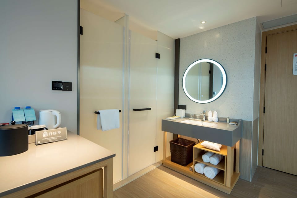 Room, 1 King Bed (view) | Bathroom shower