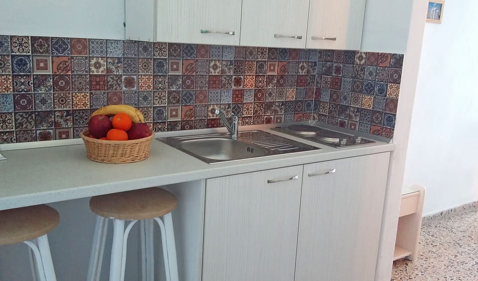 Full-size fridge, stovetop, electric kettle, cookware/dishes/utensils