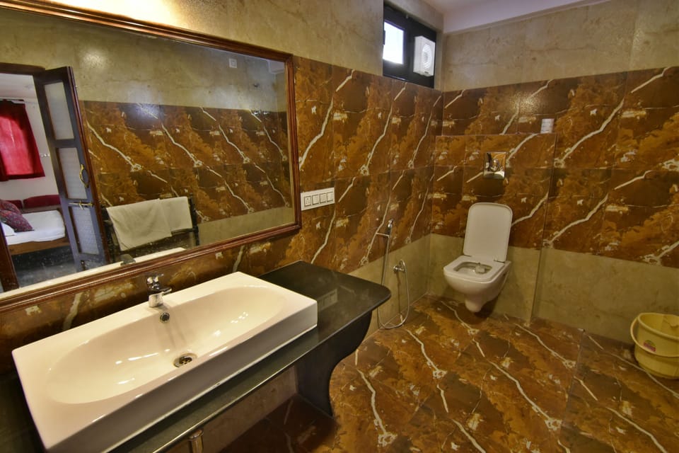 Room (Heritage) | Bathroom | Shower, free toiletries, hair dryer (on request), towels