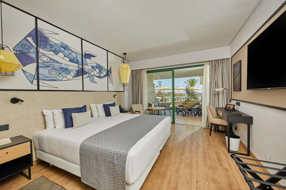 Double Room, Pool Access (Preferred Club) | Minibar, in-room safe, desk, blackout drapes