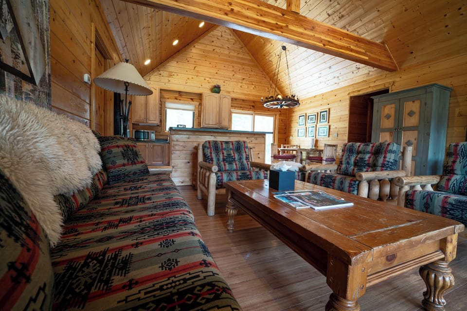Aspen Lodge Cabin | Living area