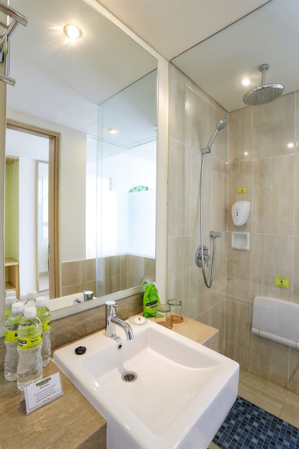 Shower, rainfall showerhead, free toiletries, hair dryer