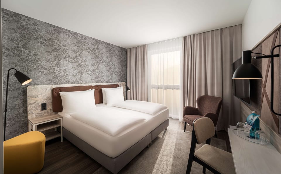 In-room safe, soundproofing, iron/ironing board, free WiFi