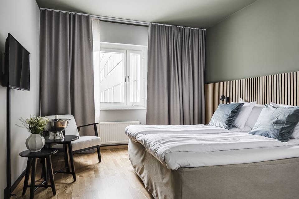 Iron/ironing board (on request), WiFi (free), alarm clocks, bed sheets