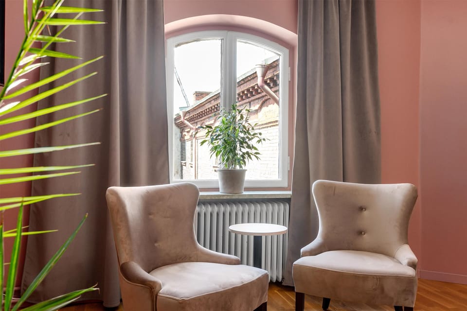 Deluxe Room, 1 King Bed, Non Smoking | Blackout drapes, free WiFi, bed sheets