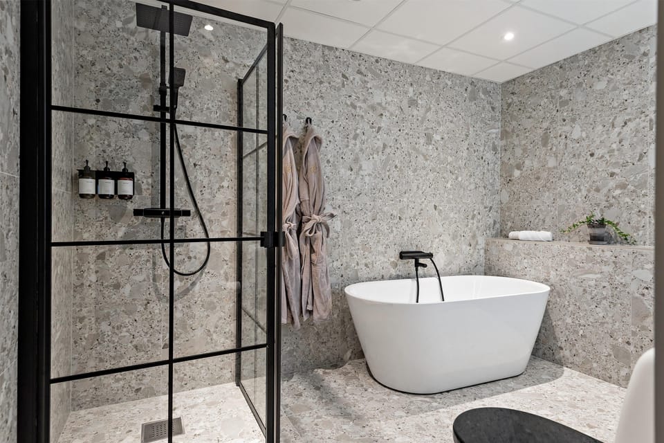 Suite, 1 King Bed, Non Smoking | Bathroom | Shower, rainfall showerhead, hair dryer, towels