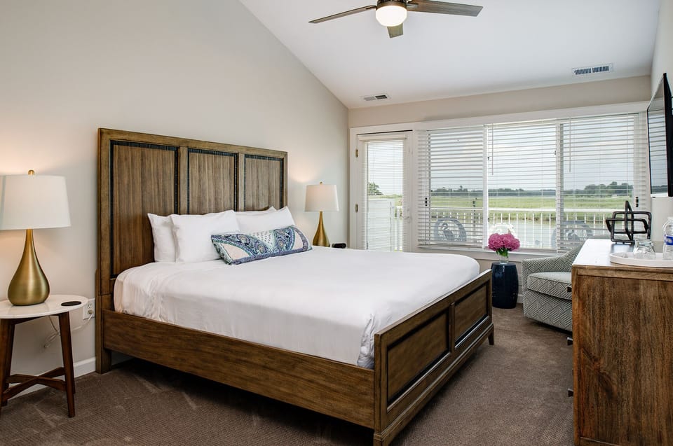 Waterfront Double Queen First Level - Dog Friendly | Premium bedding, pillowtop beds, in-room safe, WiFi (free)