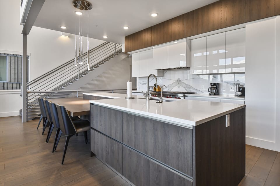 Superior Townhome | Private kitchen | Full-size fridge, microwave, oven, stovetop