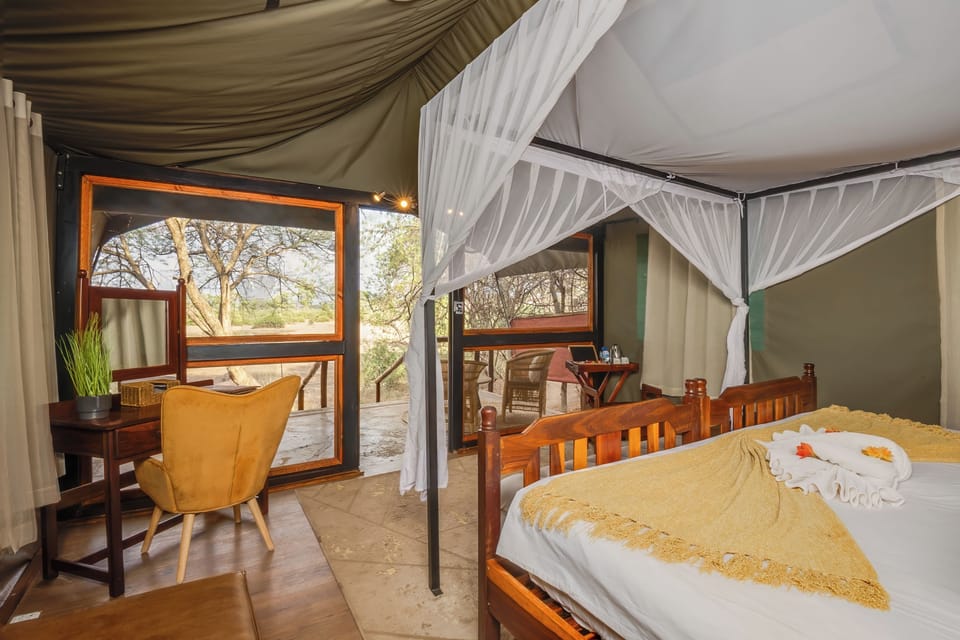 Tent (Valley Tent) | Hypo-allergenic bedding available, in-room safe, bed sheets