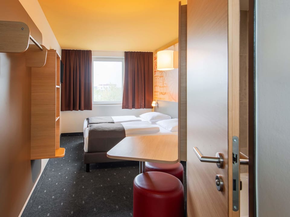 Twin Room | Desk, soundproofing, free WiFi, bed sheets