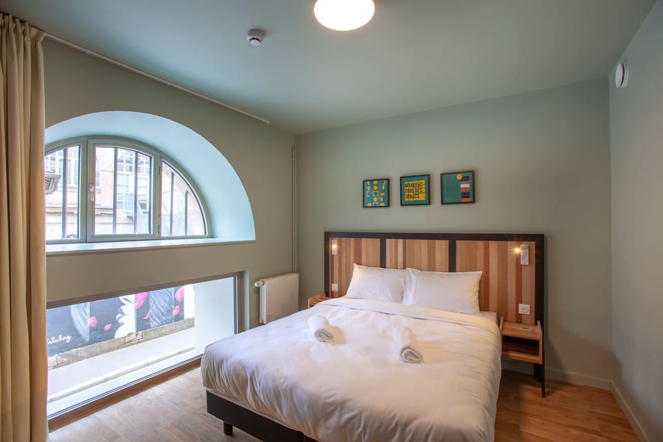 Soundproofing, free WiFi, bed sheets