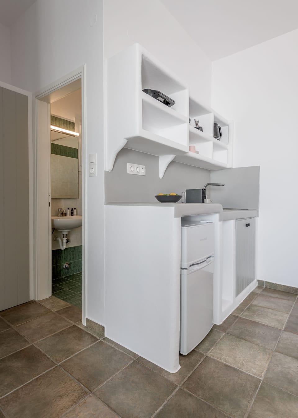 King Room | Desk, laptop workspace, soundproofing, free WiFi