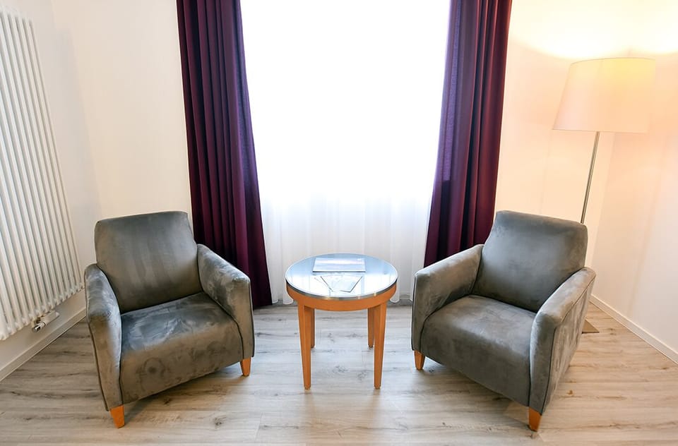 Standard Double Room | Living area | 60-cm Smart TV with cable channels, TV