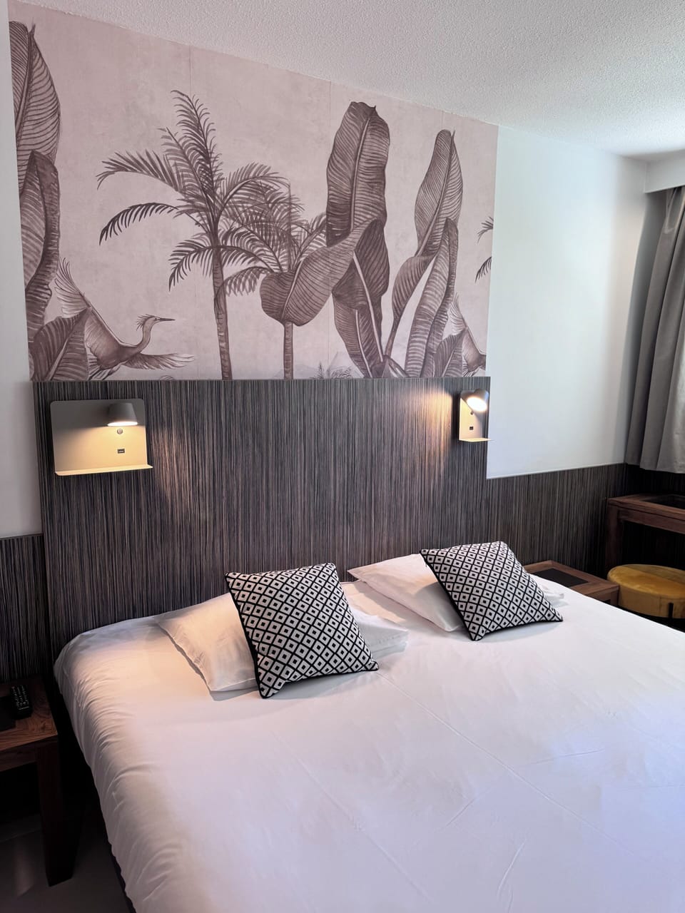 Superior Double Room | Desk, blackout drapes, soundproofing, iron/ironing board