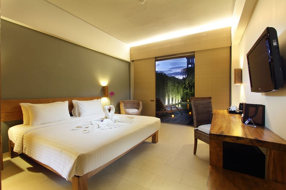 Cabana With Plunge Pool | In-room safe, desk, laptop workspace, blackout drapes