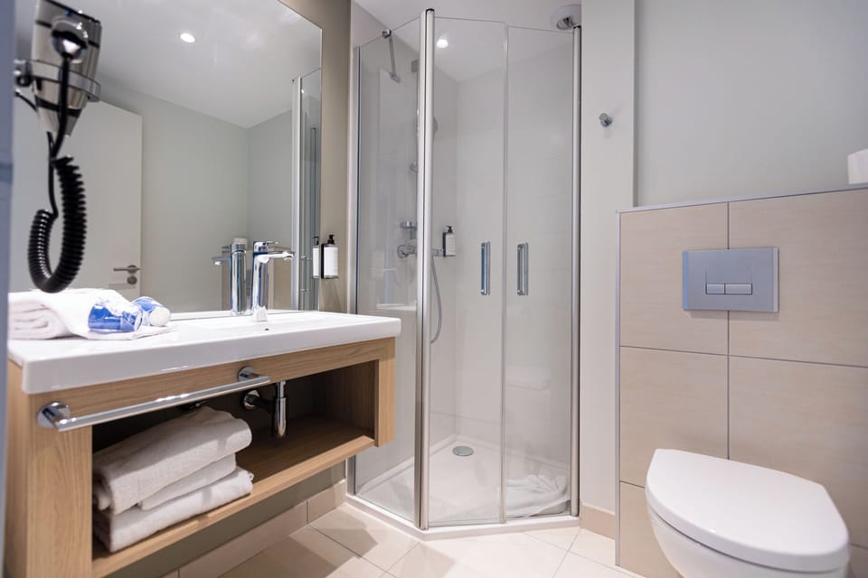Shower, towels
