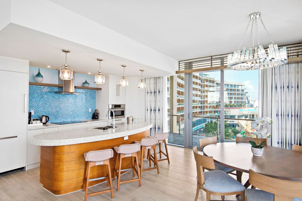 Suite, 2 Bedrooms, Balcony, Oceanfront (Residence, w. Kitchen) | Egyptian cotton sheets, premium bedding, pillowtop beds, in-room safe